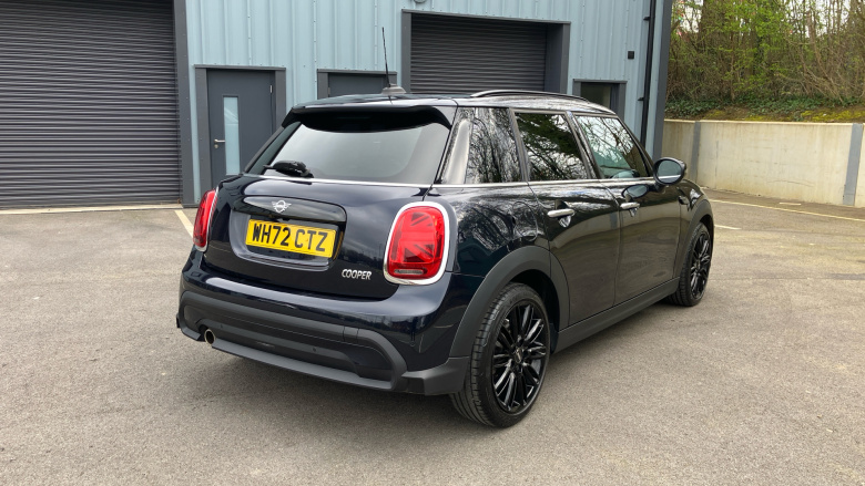 MINI Hatchback 1.5 Cooper Exclusive 5dr Auto [Comfort/Nav Pack] Petrol Hatchback